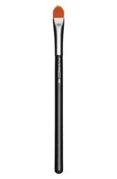 MAC 195 Concealer Synthetic Brush
