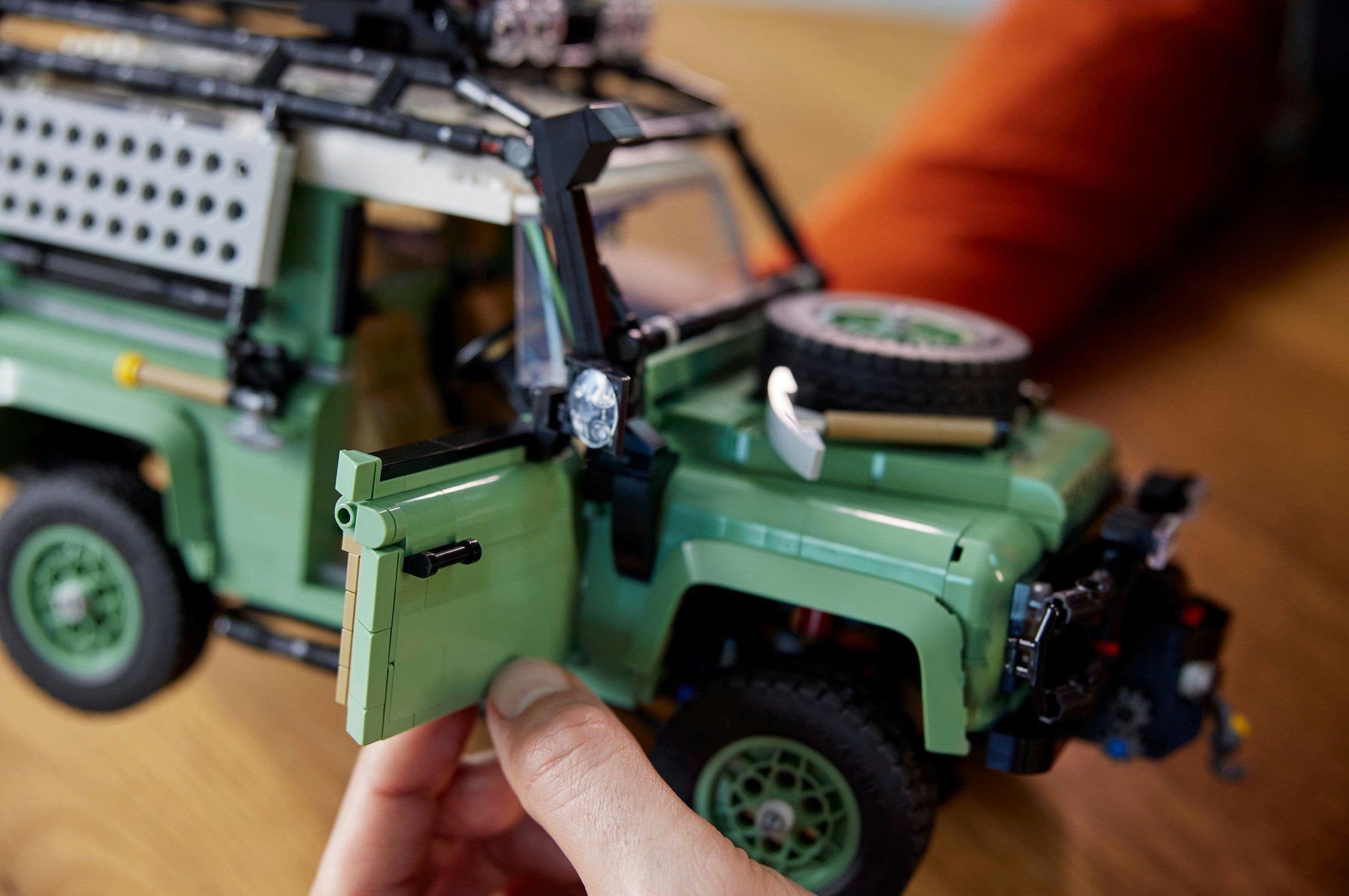 LEGO Icons 10317 Land Rover Classic Defender 90
