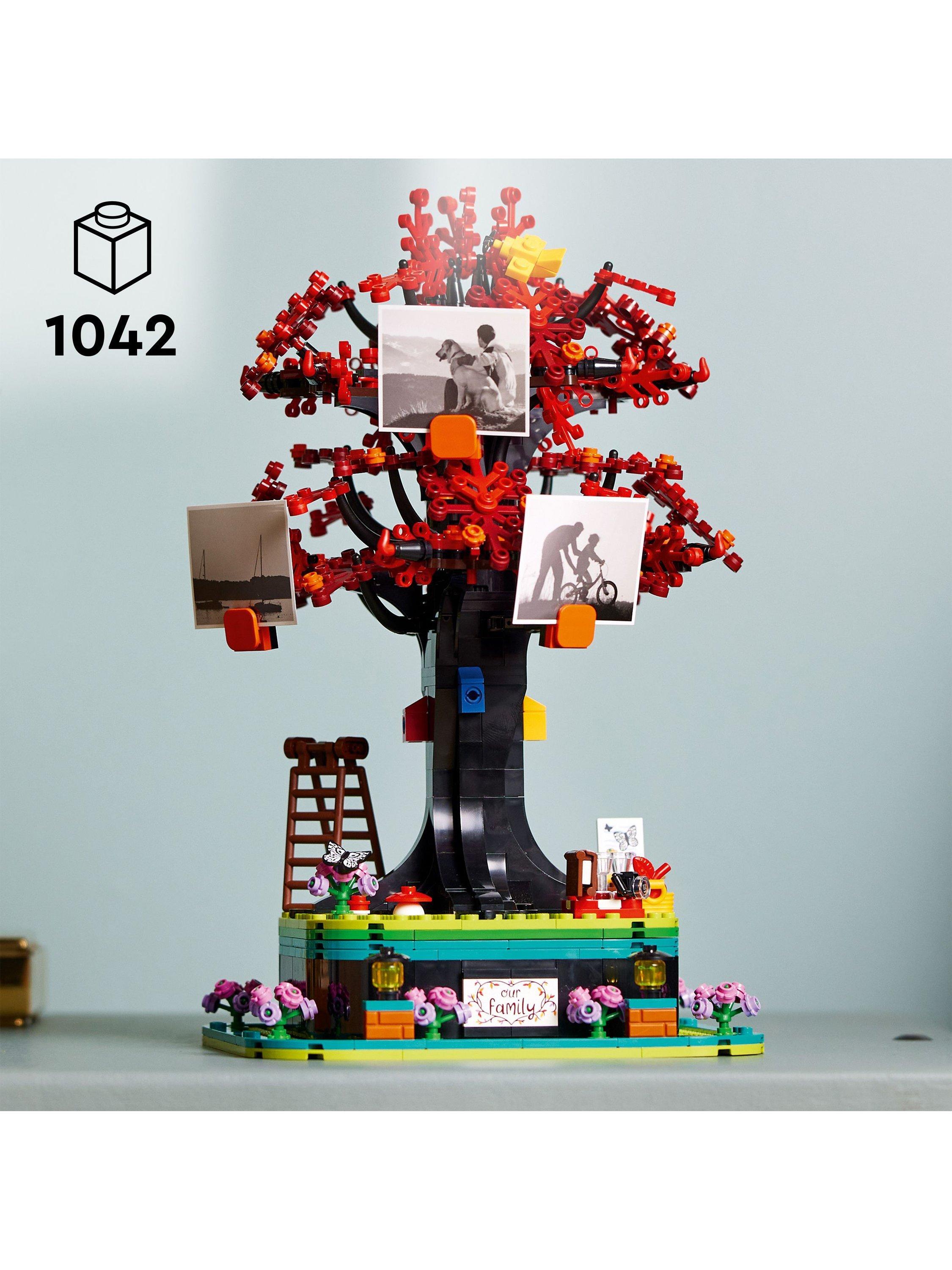 LEGO Ideas 21346 Family Tree & Keepsake Display Ornament