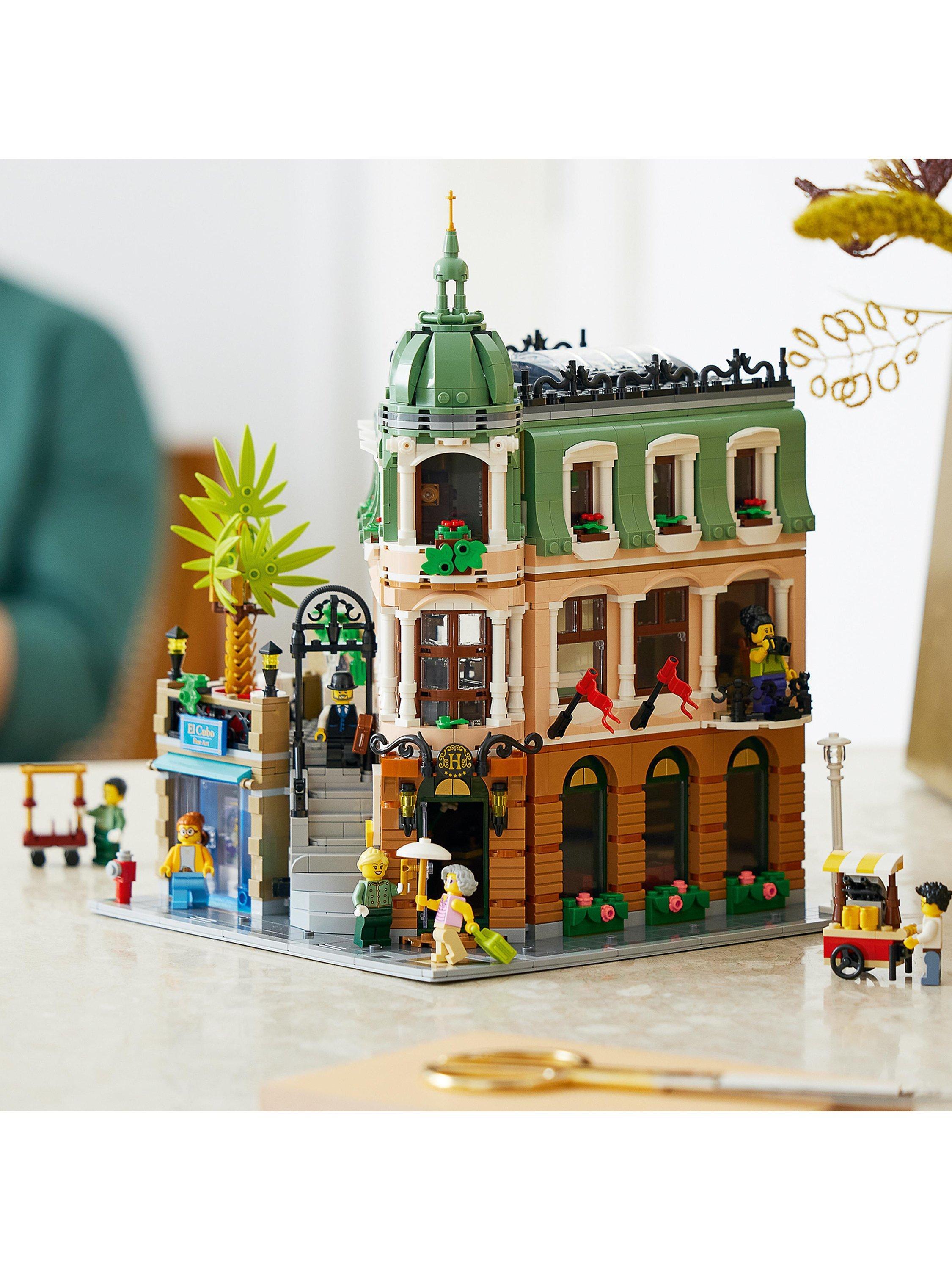 LEGO Icons 10297 Boutique Hotel