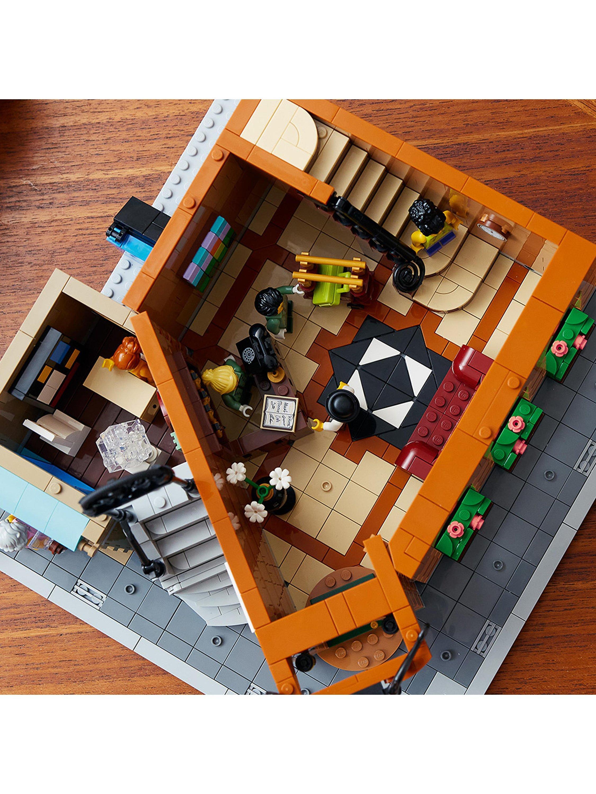 LEGO Icons 10297 Boutique Hotel